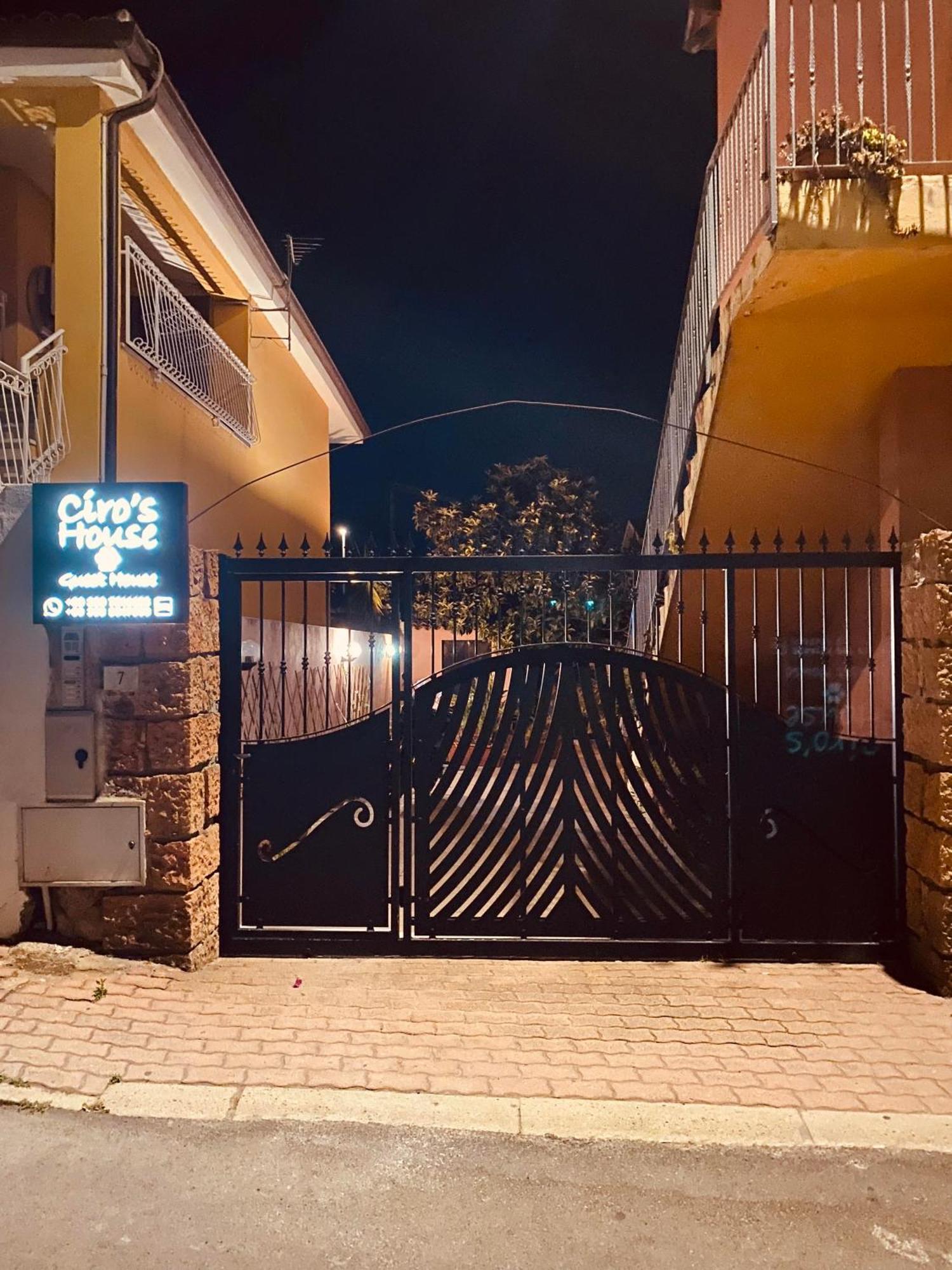 Affittacamere Ciro'S House Olbia Bagian luar foto